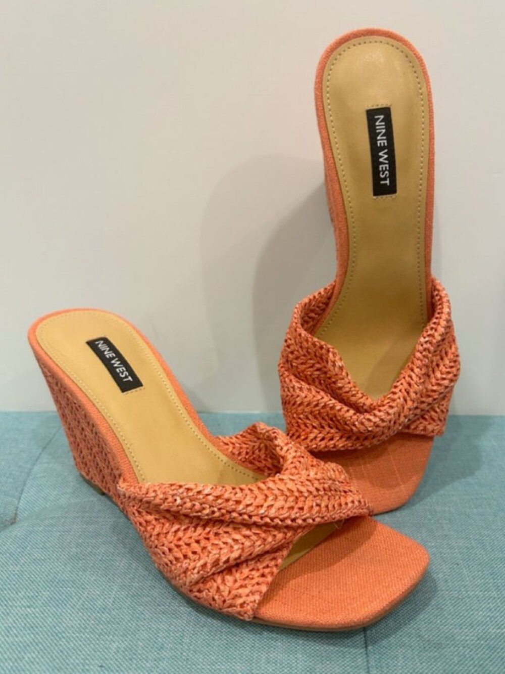 Nine West Nikhil Twist Wedge Sandals in Coral Raffia Sz 7.5M